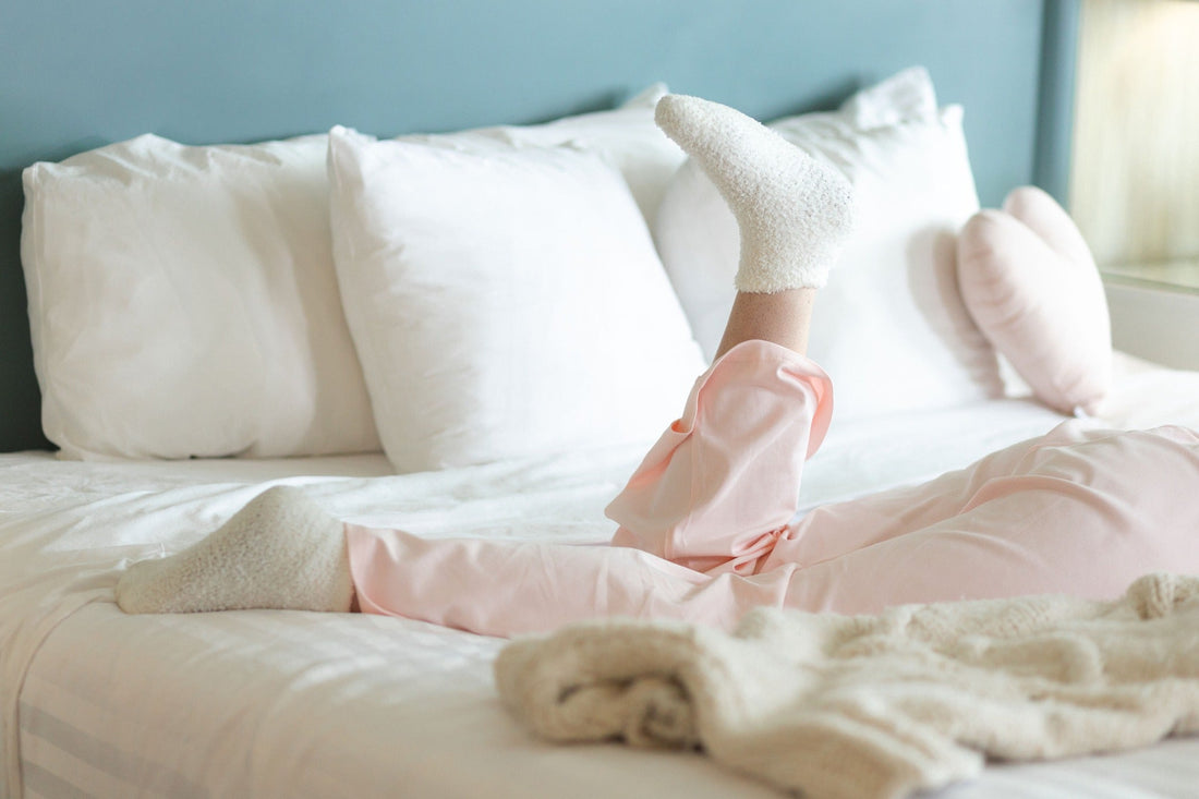 How to Make Your Room Cozy: Light, Texture and a Clear Floor - Isla Lune