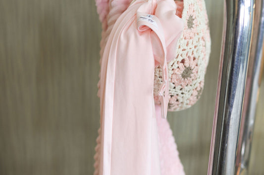 What to Wear on a Long Flight - Isla Lune